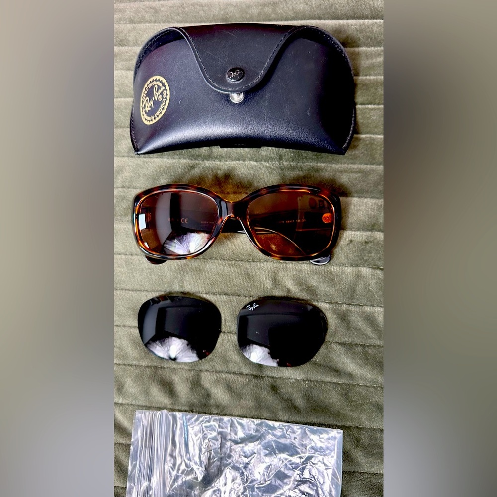 Ray Ban sunglasses with original lenses and case